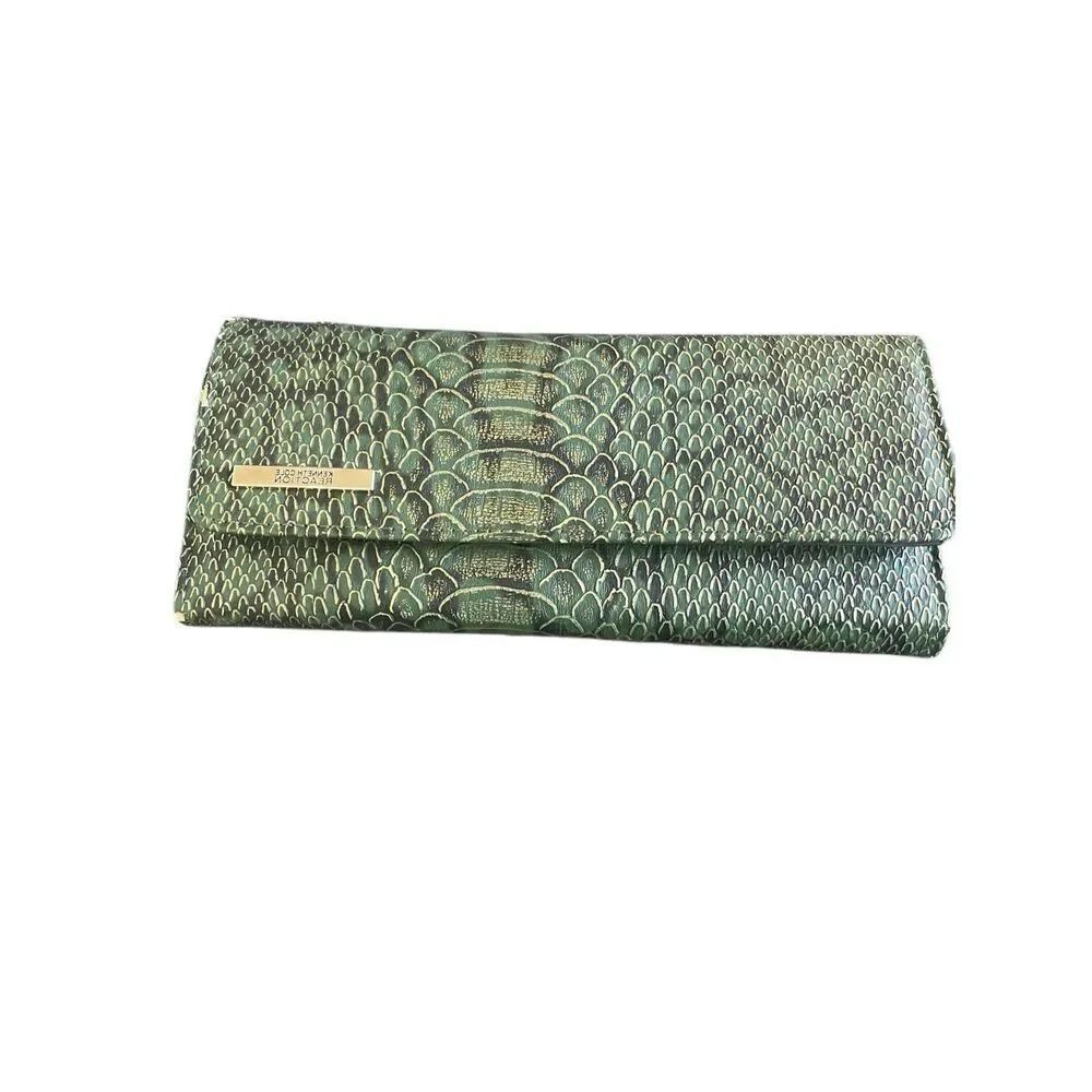 NWT Kenneth Cole Reaction Snake Print Elongated Clutch Green/ Black / Coin Purse